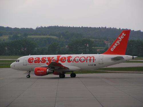 A_319-111_G-EZIF_easyJetcom01.JPG