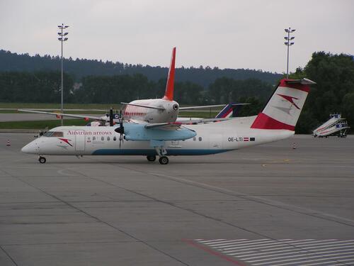 De_Havilland_Canada_DHC-8-314BQ_Dash_8_OE-LTI01.JPG