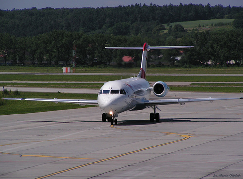 Fokker_70_28F-28-007029_OE-LFL_AuAr_01.jpg