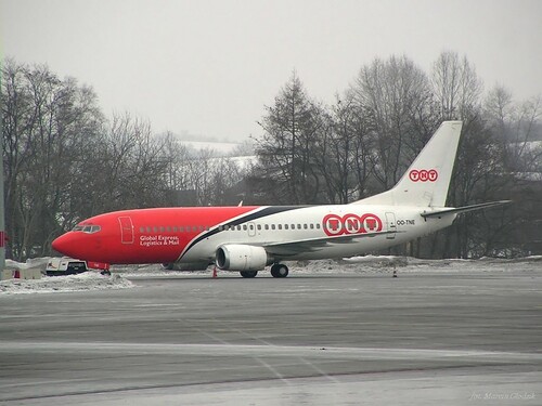 B_737-3Q8_OO-TNE_00.jpg