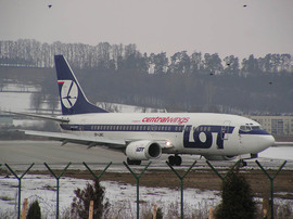 B_737-36N_SP-LMC_CW_01.jpg