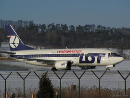 B_737-36N_SP-LMC_CW_02.jpg