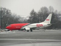 B_737-3Q8_OO-TNE_00.jpg