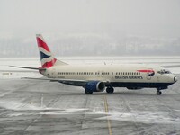 B_737-436_G-D0CZ_BA_03.jpg