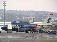 B_737-5Y0_OM-SEG_i_B_737-33V_HA-LKS_00.jpg