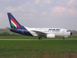B_737-6Q8_HA-LOG_M_02.jpg