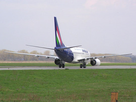 B_737-6Q8_HA-LOG_M_03.jpg