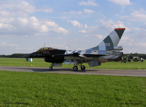 F-16AM_Fighting_Falcon_Hol_AF_J-055_01.jpg