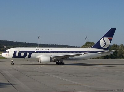 Boeing 767-25DER SP-LOB LOT
