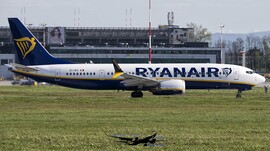 B_737-8-200MAX_EI-IKV_Ryanair01.jpg