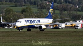B_737-8ASWL_SP-RSD_RyanairSun06.jpg