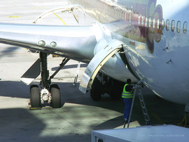B_747-4D7_HS-TGP_ThA_06.jpg